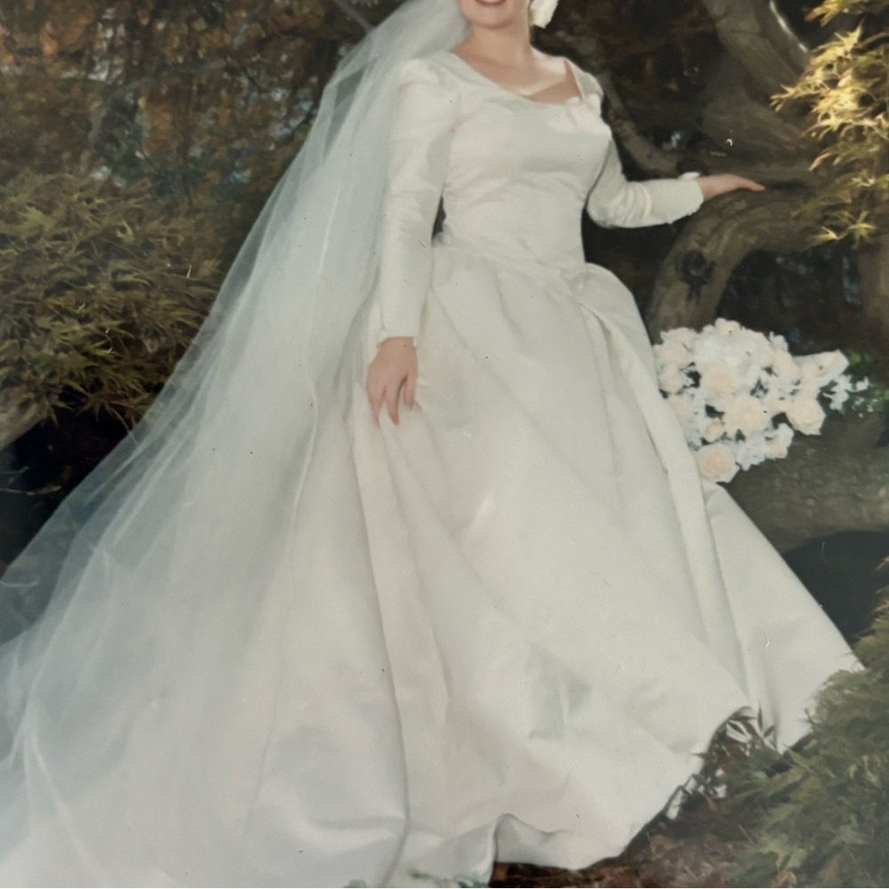 Pure Silk Wedding Dress 👰 👗💛 Size M - Picture 4 of 11